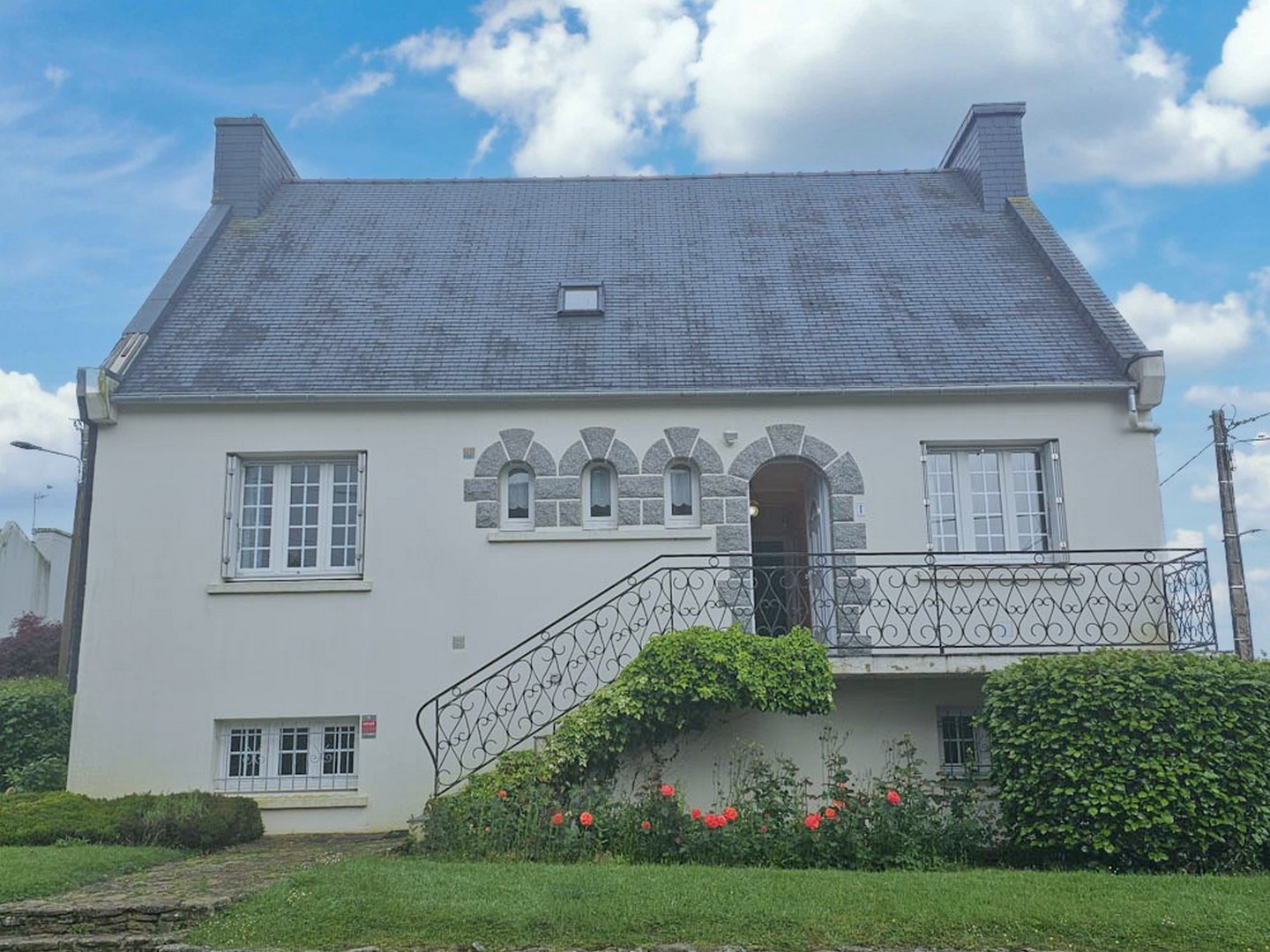 MAISON T6 AVEC 4/5 CH - TERRAIN +450M² - NON MITOYENNE - GARAGE - PROXIMITE COMMERCES - RARE
